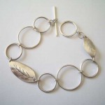 Didi_commissions_bracelet