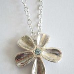 Didi_flower_pendant